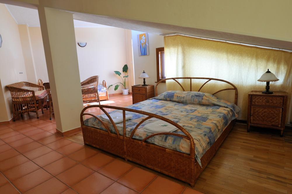 שומן Family Hotel Prolet מראה חיצוני תמונה