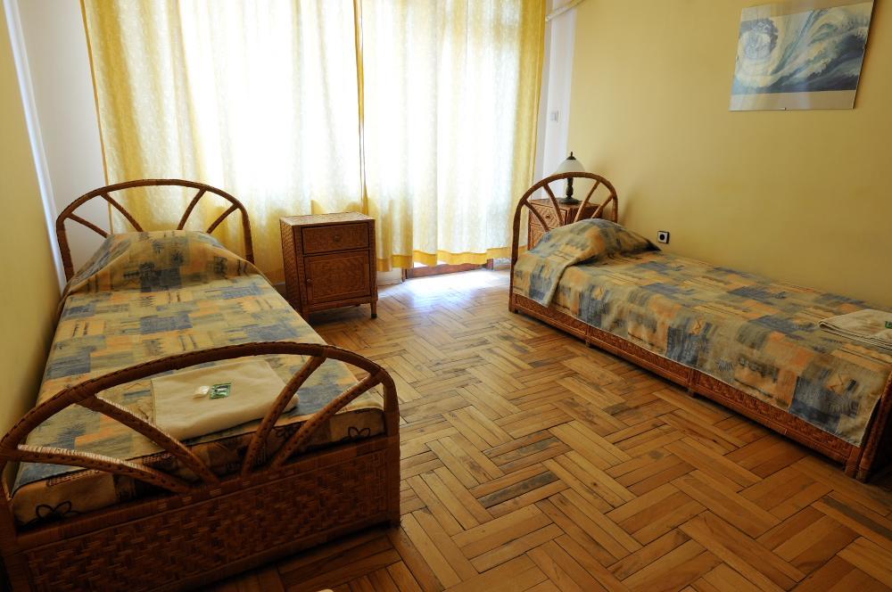 שומן Family Hotel Prolet מראה חיצוני תמונה